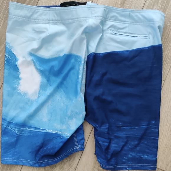 Old Navy California Swim Shorts with water Graphic - Picture 2 of 3